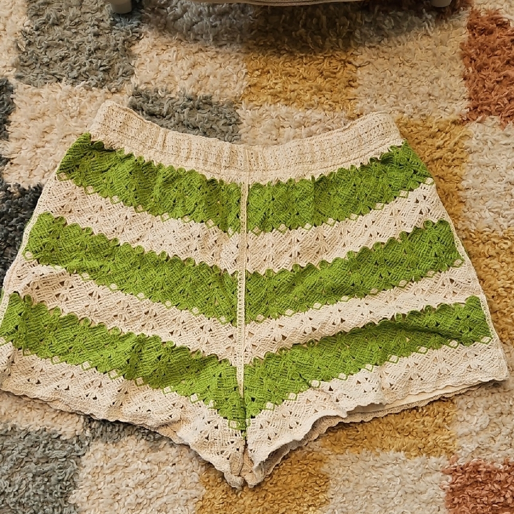 Green & Cream Crochet Women's Shorts